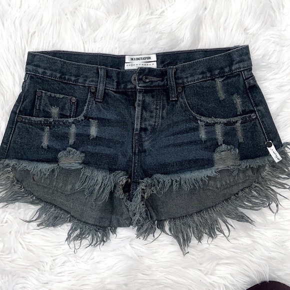 NWOT ❤️ ONE Teaspoon shorts - Picture 2 of 4
